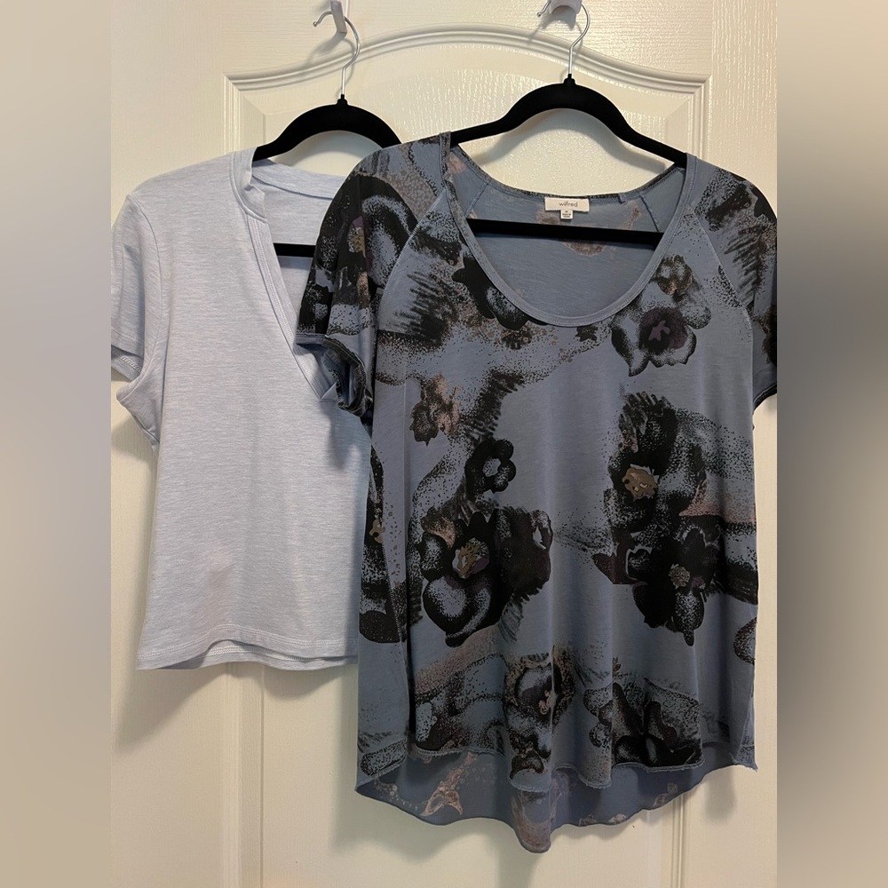 Wilfred Blue Floral Short Sleeve Top & Bonus PINK Light Blue V-Neck Tee ❤️‍🔥